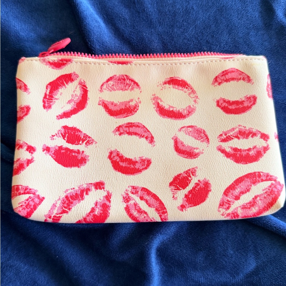 ipsy Cream and Red Lip Print Cosmetic Bag